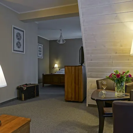 Rezydencja Sienkiewiczowka Bed & Breakfast 3*