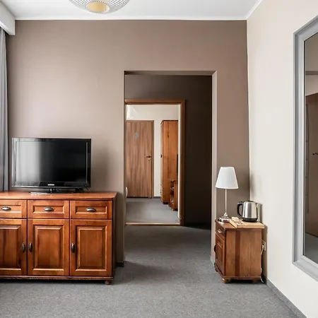 Rezydencja Sienkiewiczowka Bed & Breakfast 3*